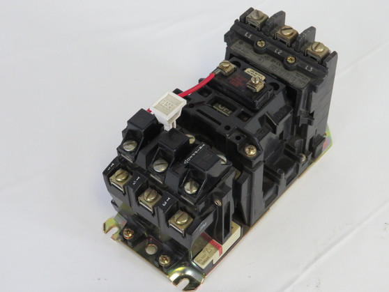 Allen-Bradley 500F-AOD93X14 Contactor 115-120V 60Hz NO AUXILIARY CONTACT USED