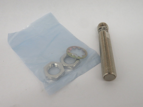 Omron E2E2-X2Y1-M4 Inductive Proximity Sensor 24-240VAC 2mm 0.2A SHELF WEAR NOP