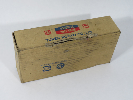 Yuken DSG-01-3C4-D24-7090 Directional Valve 24VDC 3-Position SHELF WEAR NEW