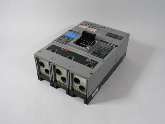 Siemens JXD63B350 Circuit Breaker 350A 600VAC 3-Pole DAMAGED SWITCH HANDLE USED