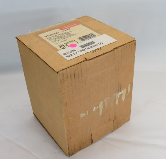 Honeywell V5055B1028 2-Way Gas Valve 1-1/2" NPT NC BOX DAMAGE NEW