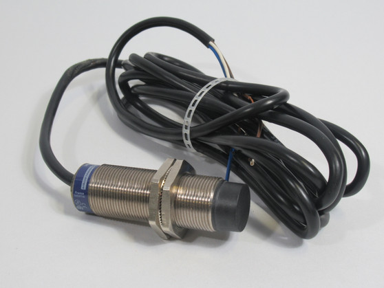 Telemecanique XS2-M18KP340 Proximity Sensor 12-24V 60mm 200mA SHELF WEAR USED
