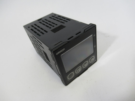 Omron E5CN-R2TU Temperature Controller 100-240VAC *Scratched Screen* USED