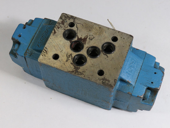 Vickers DGPC01AB51 Pilot Operated Check Valve 1/8" Ports USED