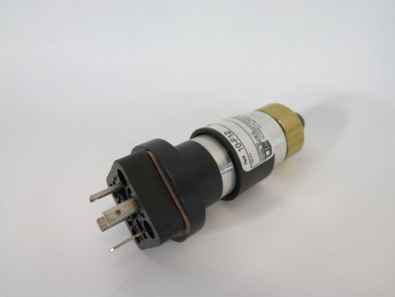 United Electric 10-F12 Pressure Switch 30-600 psi 2.1-41.4 bar SHELF WEAR NOP