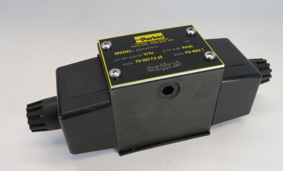 Parker D3W4CNYC40 Directional Valve 5000 psi 120V 60Hz 0.79-0.93A SHELF WEAR NOP