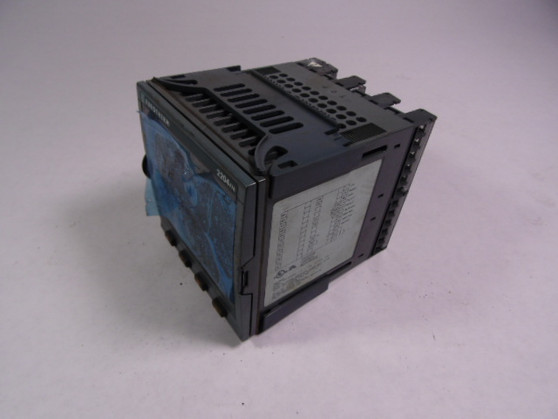 Eurotherm 2204/NS/VH/XX/XX Temperature Controller  USED