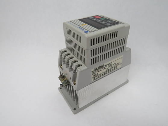 Allen-Bradley 160-AA02NSF1 Ser. B Variable Speed Drive 0.50HP 0.37kW USED