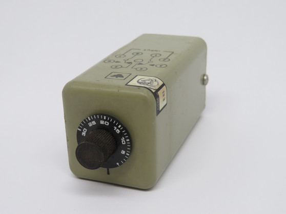 Eagle Signal CG913A3 Time Delay Relay Plug-In Surface 120Vac  USED