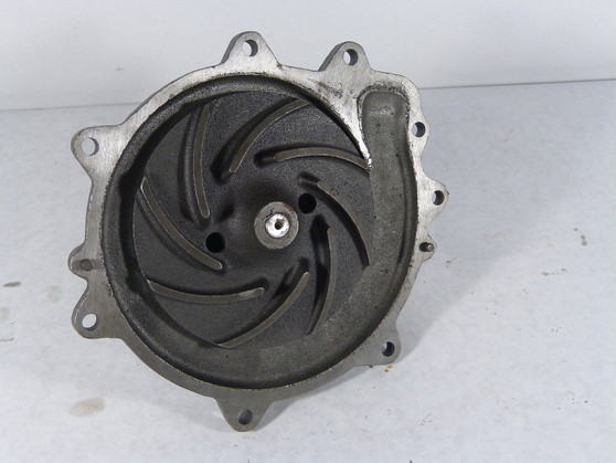 International 677856C2 Water Pump With Seal  USED