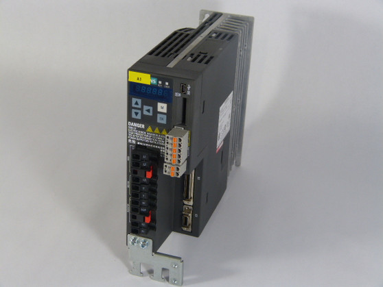 Siemens 6SL3210-5FE10-4UA0 Servo Drive 3000 Rpm .4kW 1.2A  USED