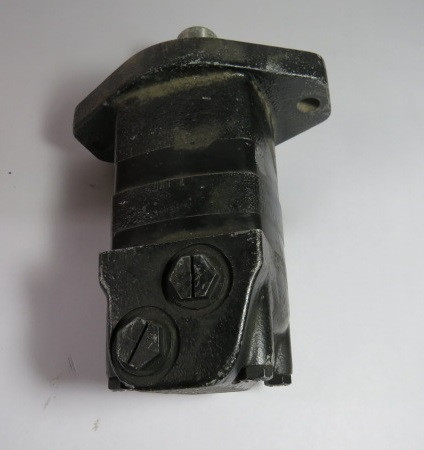 Eaton 742RPM 3000PSI 2611in-lb 20GPM 2-Bolt Flange  USED