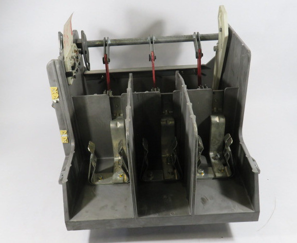 Allen-Bradley 1503S-4C Isolation Switch w/ Clip-On Fuse Clip 7200V 400A  USED