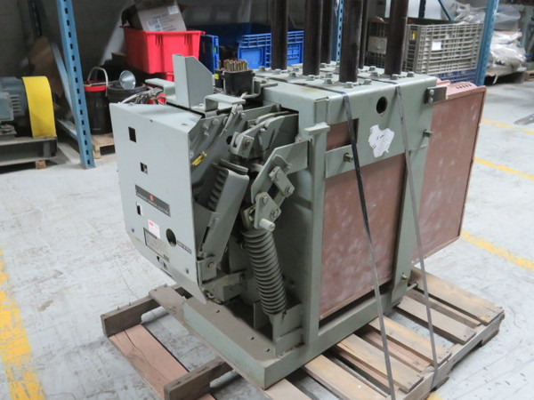 General Electric AM-4.16-250-8H Magne-Blast Circuit Breaker 1200A 4.76kV  USED