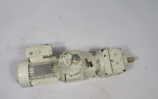 Sew-Eurodrive 1HP 1700/52-260rpm 330/575V TEFC c/w Gear Reducer 7.97:1 RFB