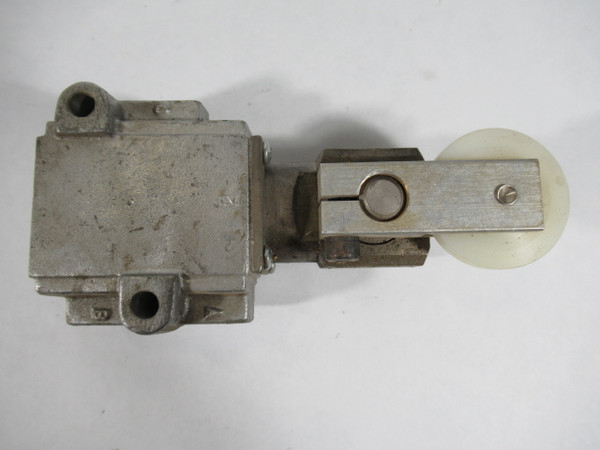 Parker CW9437 Cam Operated Pneumatic Valve 3/8"NPT 3 Way 2 Position USED