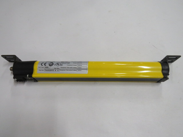 Allen-Bradley 440L-T4J0320YD Light Curtain Transmitter 0.3-7m Range USED