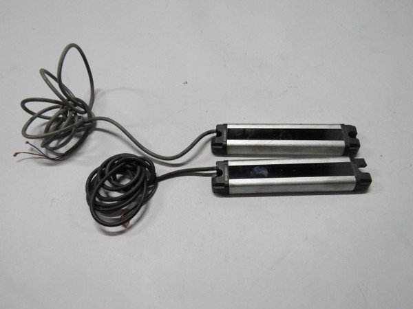 Allen-Bradley 45AS Light Curtain Emitter & Receiver BROKEN MOUNT USED