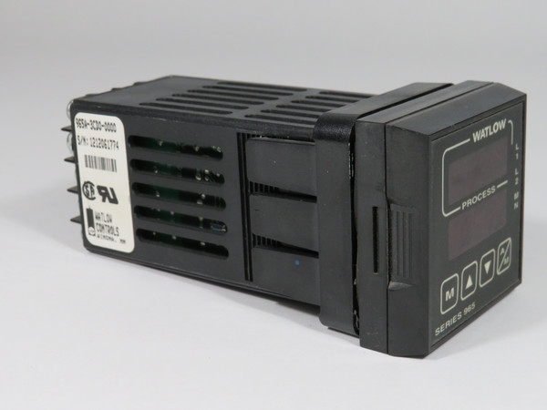 Watlow 965A-3CD0-0000 Temperature Controller 100-240VAC Missing Screw USED
