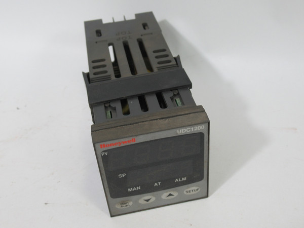 Honeywell DC120171701000 Temperature Controller *Missing 2 Contacts* USED