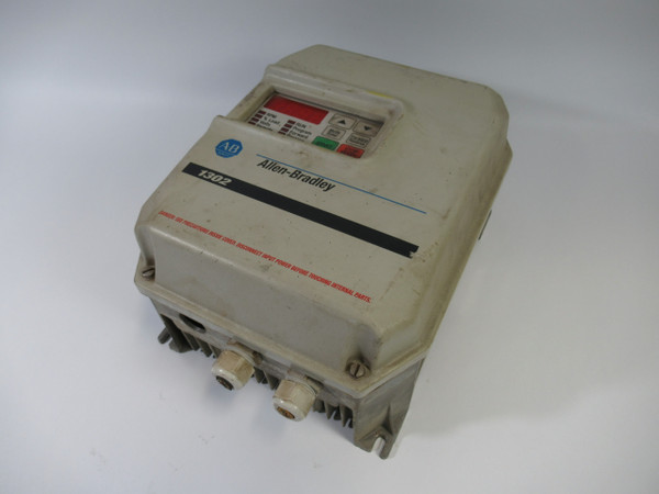 Allen-Bradley 1302-C001-AF AC Drive 1HP 575VAC 1.6A COVER HAS DAMAGE USED