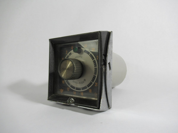 Eagle Signal HP510A6 Reset Timer 120V 60Hz 0-30Hr USED