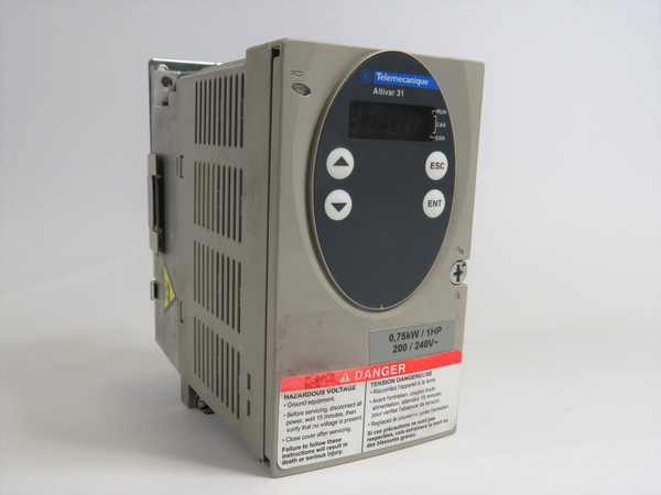 Telemecanique ATV31H075M2 Variable AC Drive 1HP 1Ph 200/240V MISSING H/W USED