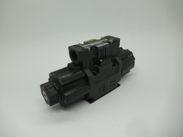 Nachi SS-G03-C6-R-C1-J21 Directional Control Valve 100/110VAC 50/60Hz NOP