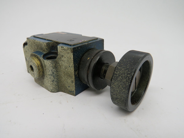 Mannesmann Rexroth 00596647 Pressure Relief Valve DBT 1-52/315 USED