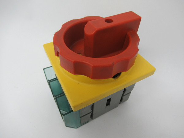 Siemens 3LD2704-0TK53 Disconnect Switch 100A AC-23A 400V 37kW 3P SHELF WEAR USED