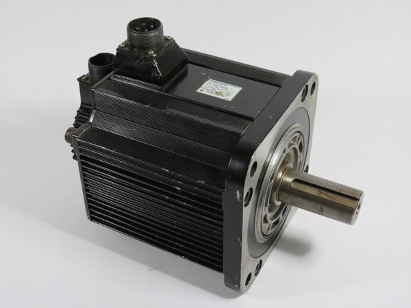 Yaskawa SGMG-44A2AB AC Servo Motor 4400W 1500RPM 28.4Nm 32.8A SHELF WEAR USED