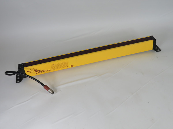 STI MS46SR-20-520-Q1-R-NC-FP Light Curtain Receiver 24VDC 0.-9m Range USED