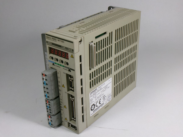 Omron R88D-WT10H AC Servo Driver 1kW 1.34HP 3Ph 0-230V 7.6A Output 50/60Hz USED