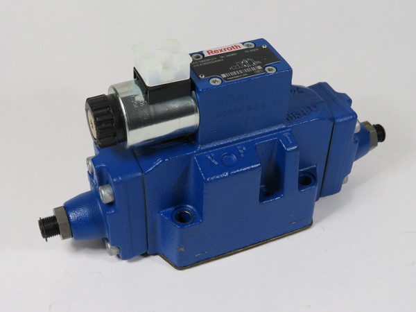 Rexroth R900561274 Directional Spool Valve Assembly 24VDC SHELF WEAR NOP