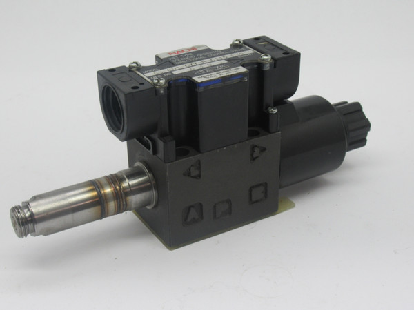 Nachi SS-G01-C7Y-R-C115-E30 Directional Control Valve MISSING COIL USED