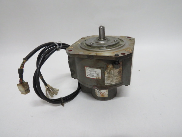 Yaskawa USAPEM-07YRS11 AC Servo Motor 513W 2000RPM 2.45Nm 3.5A  USED