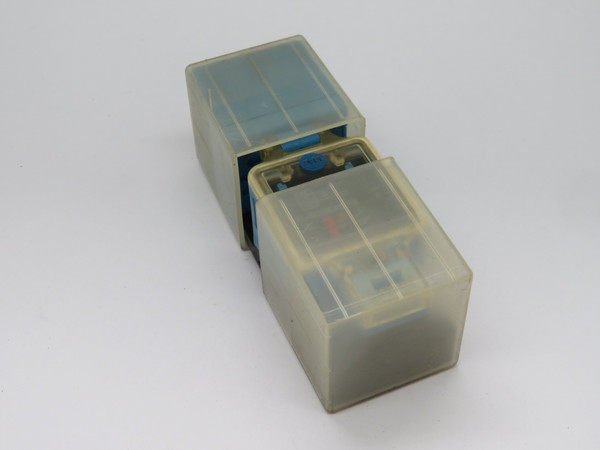 Allen-Bradley 871L-B20E40-T2 Proximity Sensor 20-250VAC/DC 400mA W/2 Covers USED