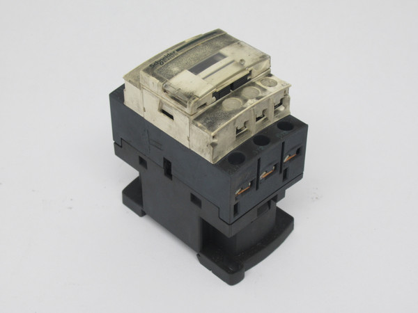 Schneider Electric LC1D18SC7 Contactor 575V 50/60Hz Coil 3NO 18A *STAINED* USED