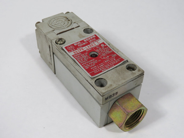 Allen-Bradley 802PR-LAAA3 Proximity Switch 102-132V 13mm SHELF WEAR USED
