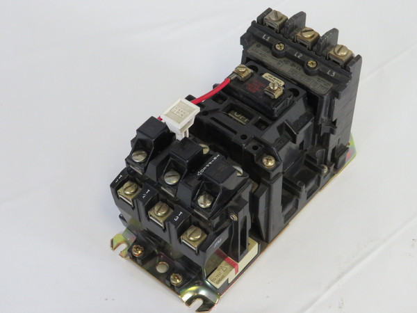 Allen-Bradley 500F-AOD93X14 Contactor 115-120V 60Hz NO AUXILIARY CONTACT USED