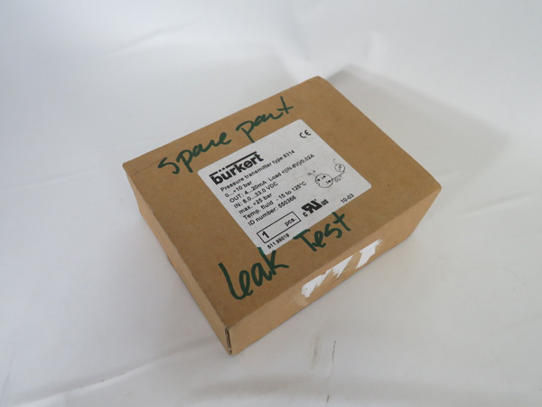Burkert 550366 Pressure Transmitter Out: 4-20mA In: 8.0-33.0VDC BOX DMG NEW