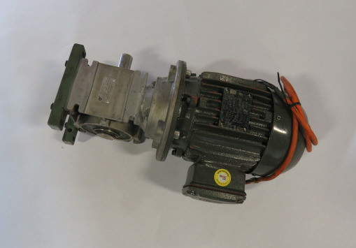 Weg 1.5HP 1450/1460rpm 380/415V 90S TEFC 3Ph c/w Gear Reducer 7.5:1 USED