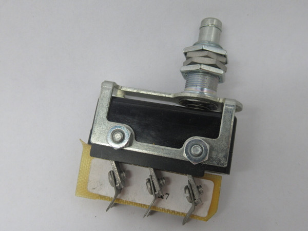Microswitch DT-2R-B6 Basic Limit Switch w/Bracket & Push Button Extension USED