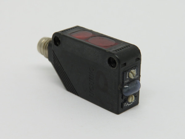 Omron E3Z-LS66 Photoelectric Sensor 12-24VDC 30mA 20-200mm USED