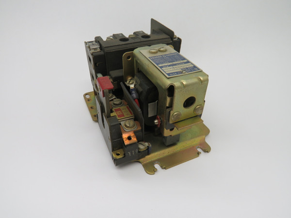 Square D 8536-C01-V02 Magnetic Starter Size 1 110/120V Coil Missing Screws USED