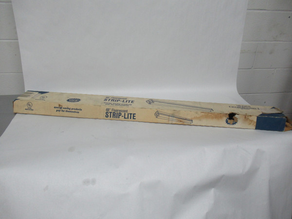 USI Columbia CS240 48" Fluorescent Strip-Lite 120V 1.0A 60Hz NEW