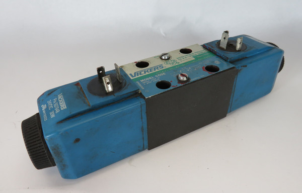 Vickers DG4V-3S-6C-M-U-H5-60-EN21 4Way Directional Valve 24VDC 30W 10.5 gpm USED