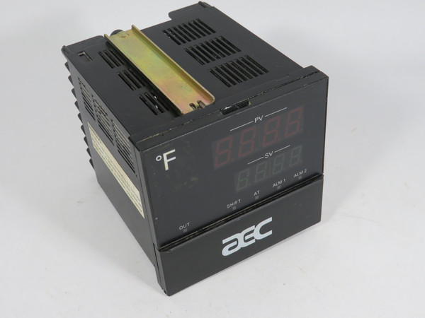 AEC E5AX-S-AEC-320 Temperature Controller SV/PV LED 100-240AC *COS SCRATCH* USED