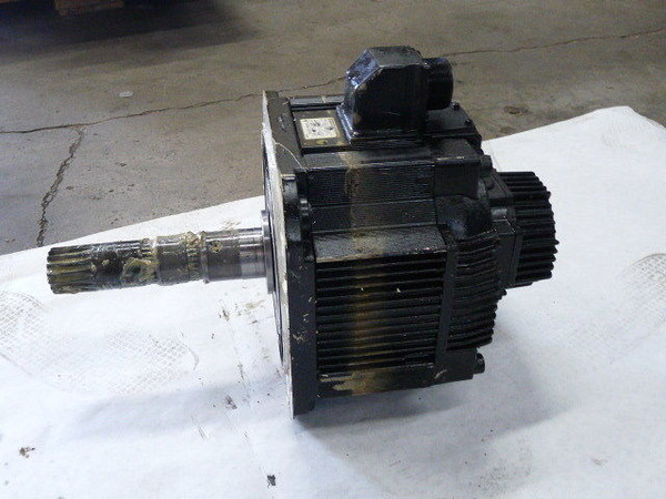 Yaskawa SGMD-32AWA-YR11 S-Axis AC Servo Motor 3200W 2000RPM 15.3Nm 20.9A  USED