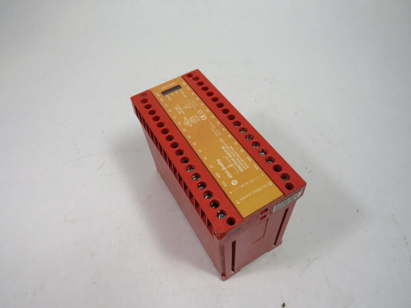 Allen-Bradley 440R-G23029 Series A Safety Relay w/Off Delay Time 24VACDC  USED